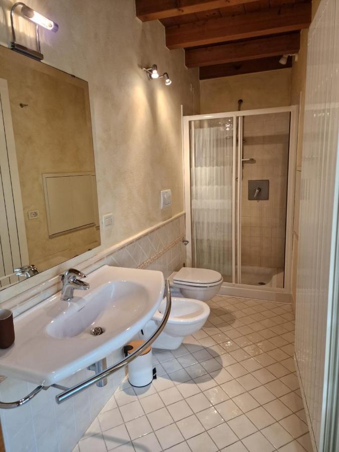 Thomas' Castle Apartment Pozzolengo Bagian luar foto