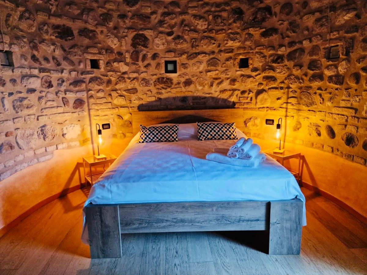 Thomas' Castle Apartment Pozzolengo Bagian luar foto