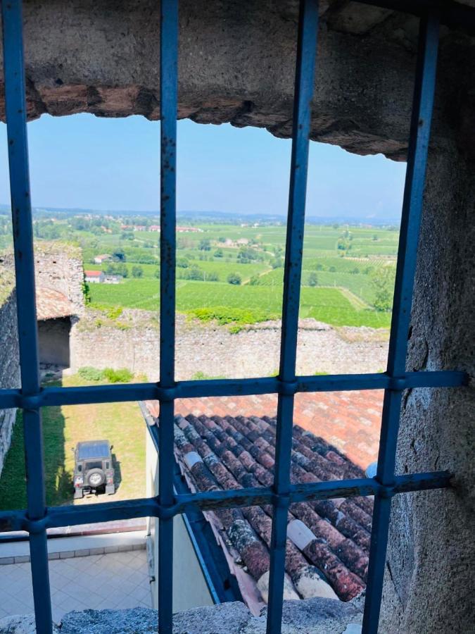 Thomas' Castle Apartment Pozzolengo Bagian luar foto