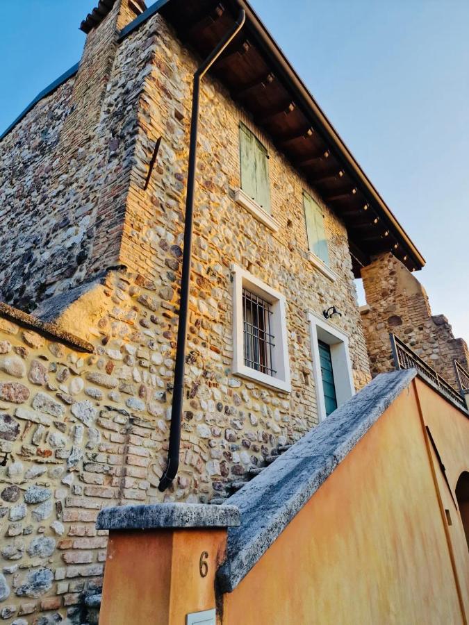 Thomas' Castle Apartment Pozzolengo Bagian luar foto